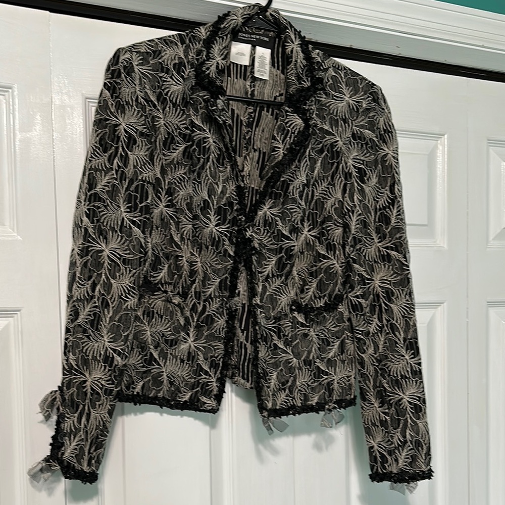Elegant Black and White Women's jacket with Shoulder Pads